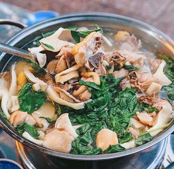 Lẩu gà lá é